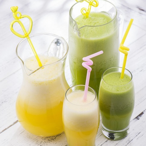 Refreshing drinks including juice, smoothies, and iced beverages