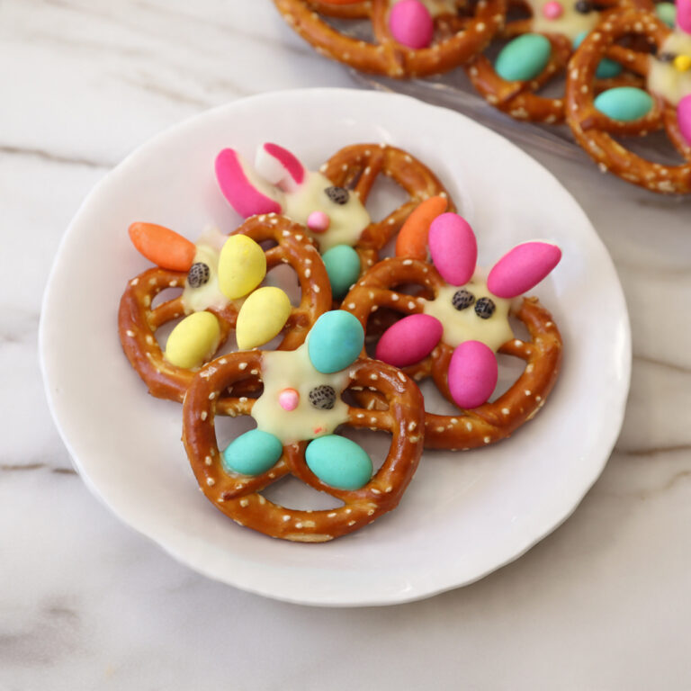 Easy Easter Pretzels Snack
